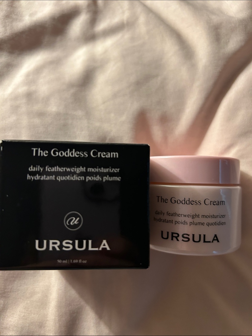 The Goddess Cream Daily Featherweight Moisturizer - Pink/White
